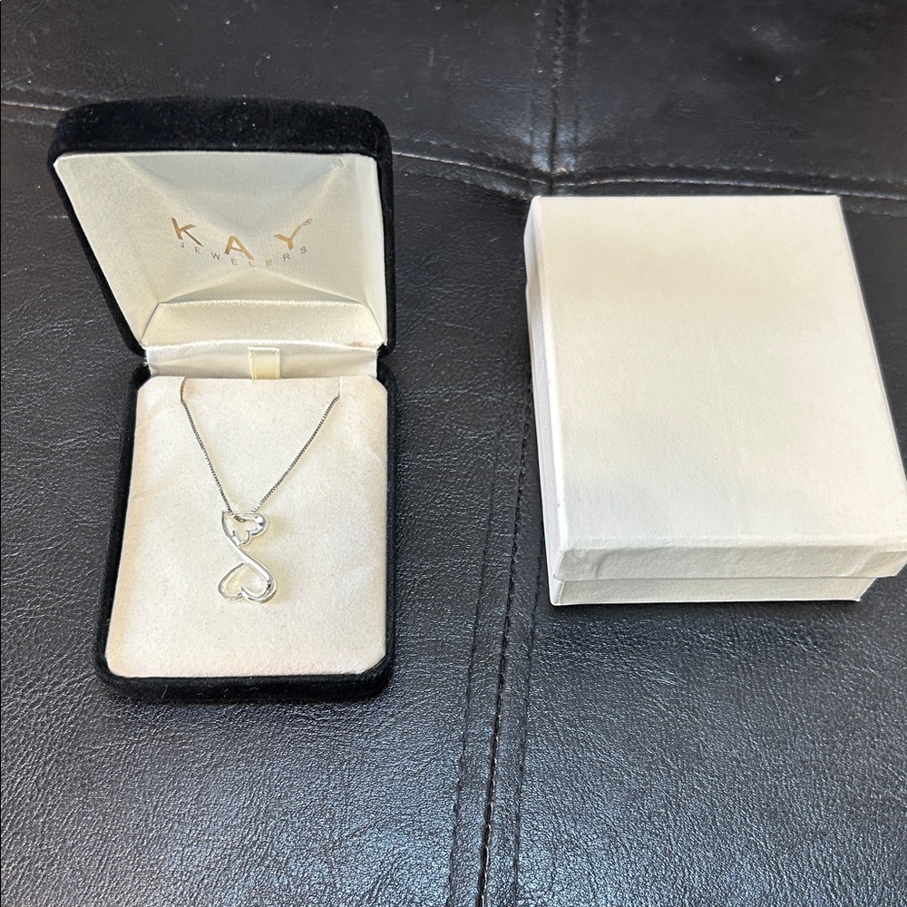 EUC Kay Jewelers Silver Heart Necklace - sterling silver - Picture 4 of 7